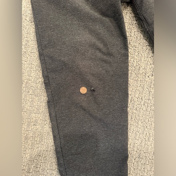 Good Condition Lululemon Pants (small snag) - Picture 4 of 4